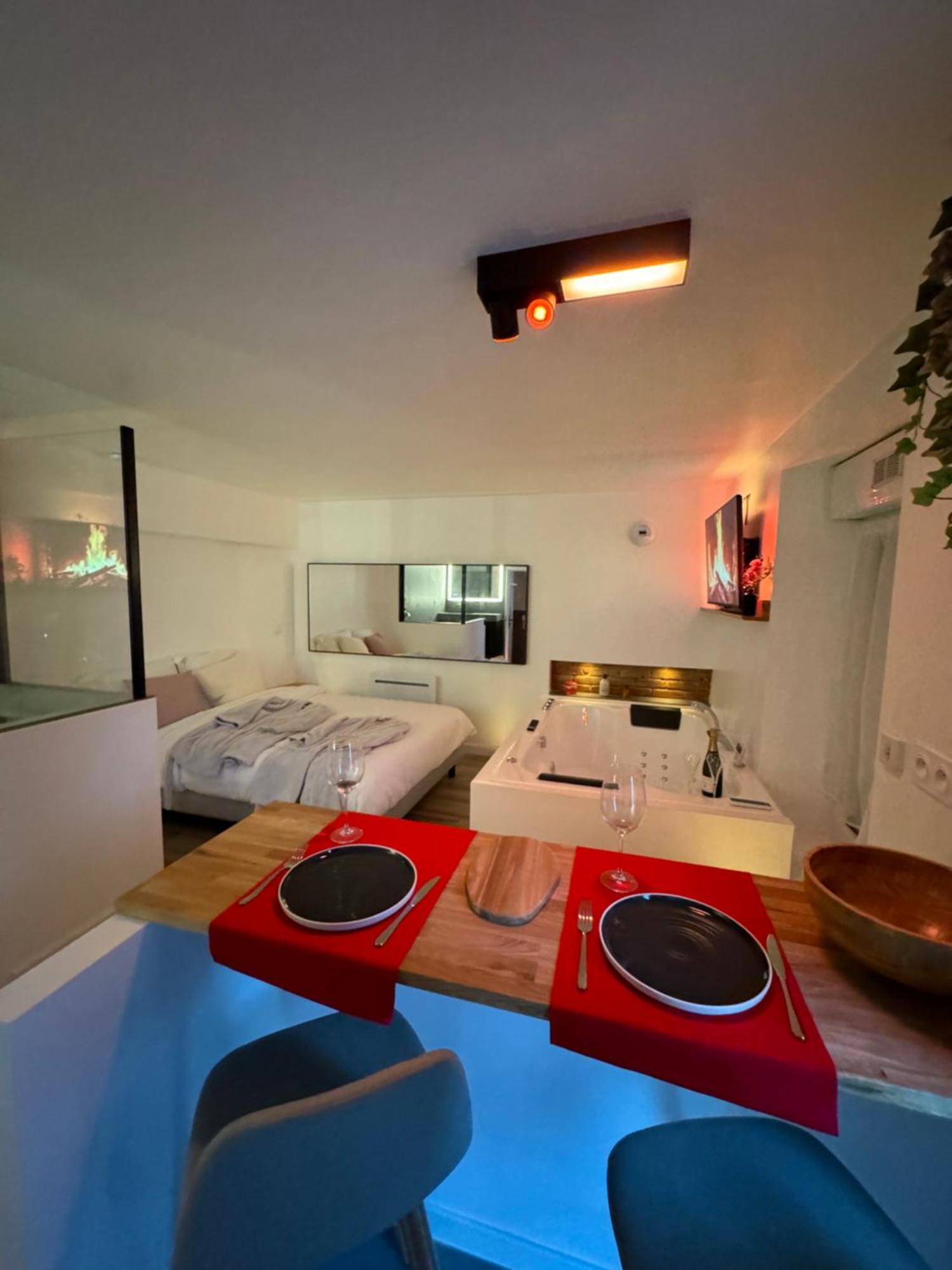 O Romeo - Suite Privee Fougeres Luaran gambar
