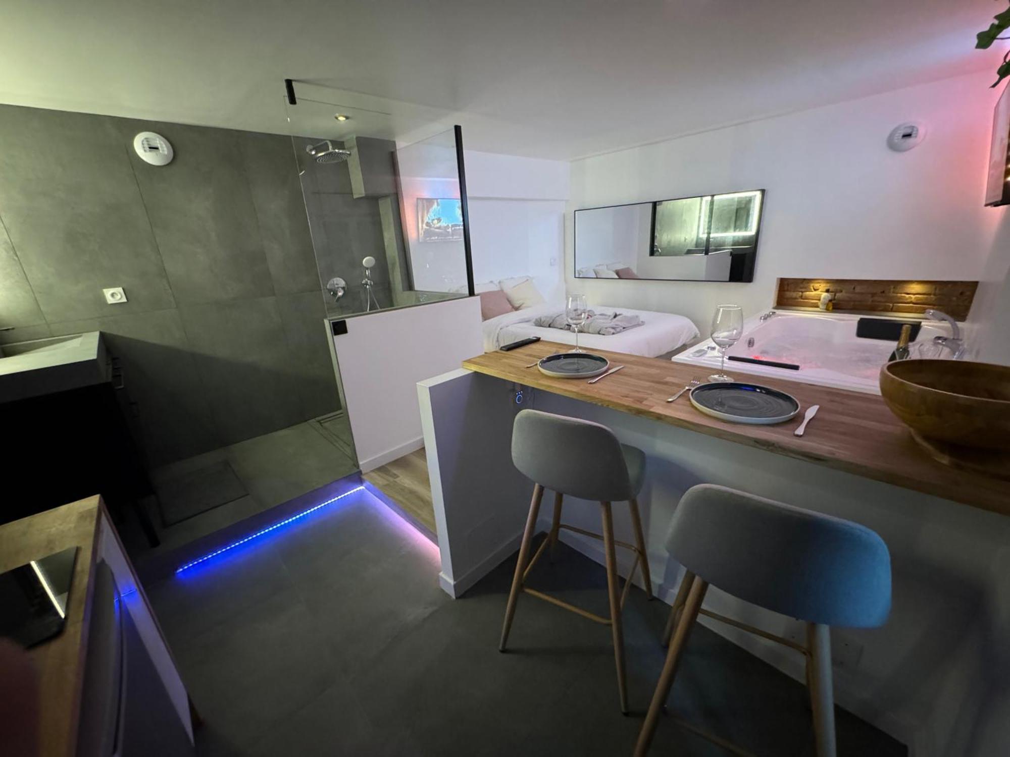 O Romeo - Suite Privee Fougeres Luaran gambar