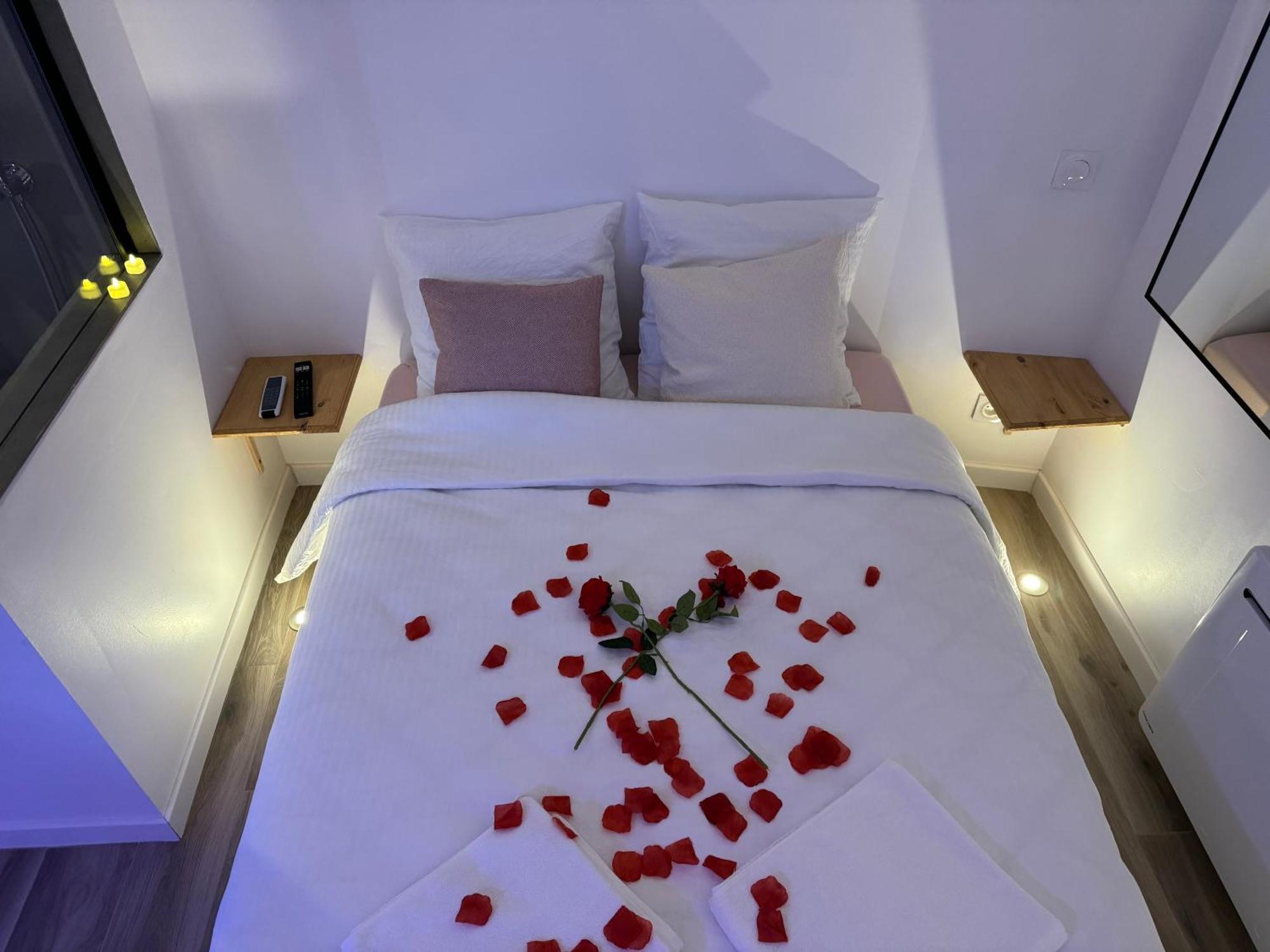 O Romeo - Suite Privee Fougeres Luaran gambar
